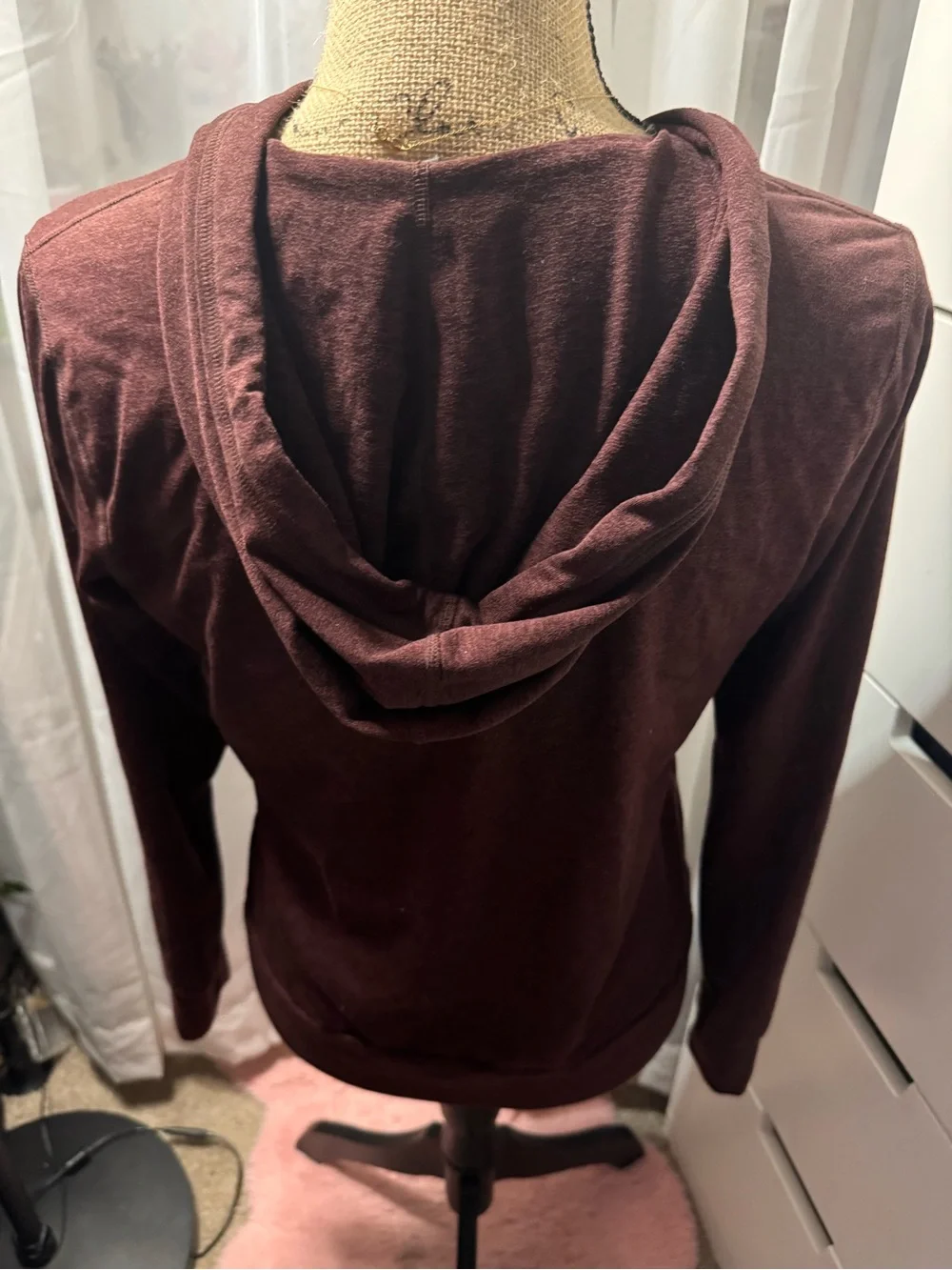 Vuori Women's Halo Zip Hoodie Heather Maroon size XS - Picture 3 of 4